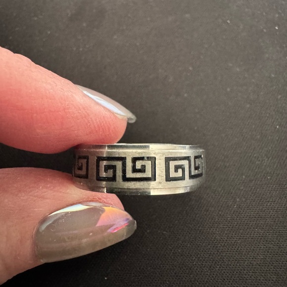 NWT Stainless Steel Ring with Meander Motif Design size 11
